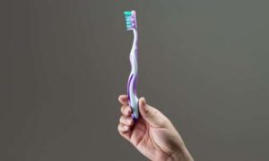 Discover the essential factors to consider when buying a manual toothbrush. Make an informed choice for your oral health. Learn more about toothbrush selection here.